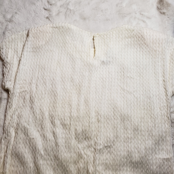 HK Collectible Blouse - Picture 3 of 6